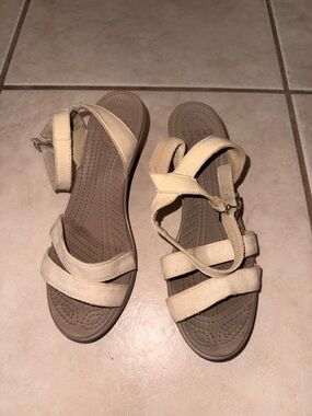 Womens Crocs Leigh II Cross-Strap Ivory Canvas Ankle Wedge Sandals Size 8